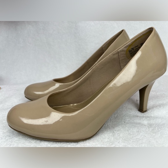 Predictions, patent leather nude comfort heels - Picture 2 of 5